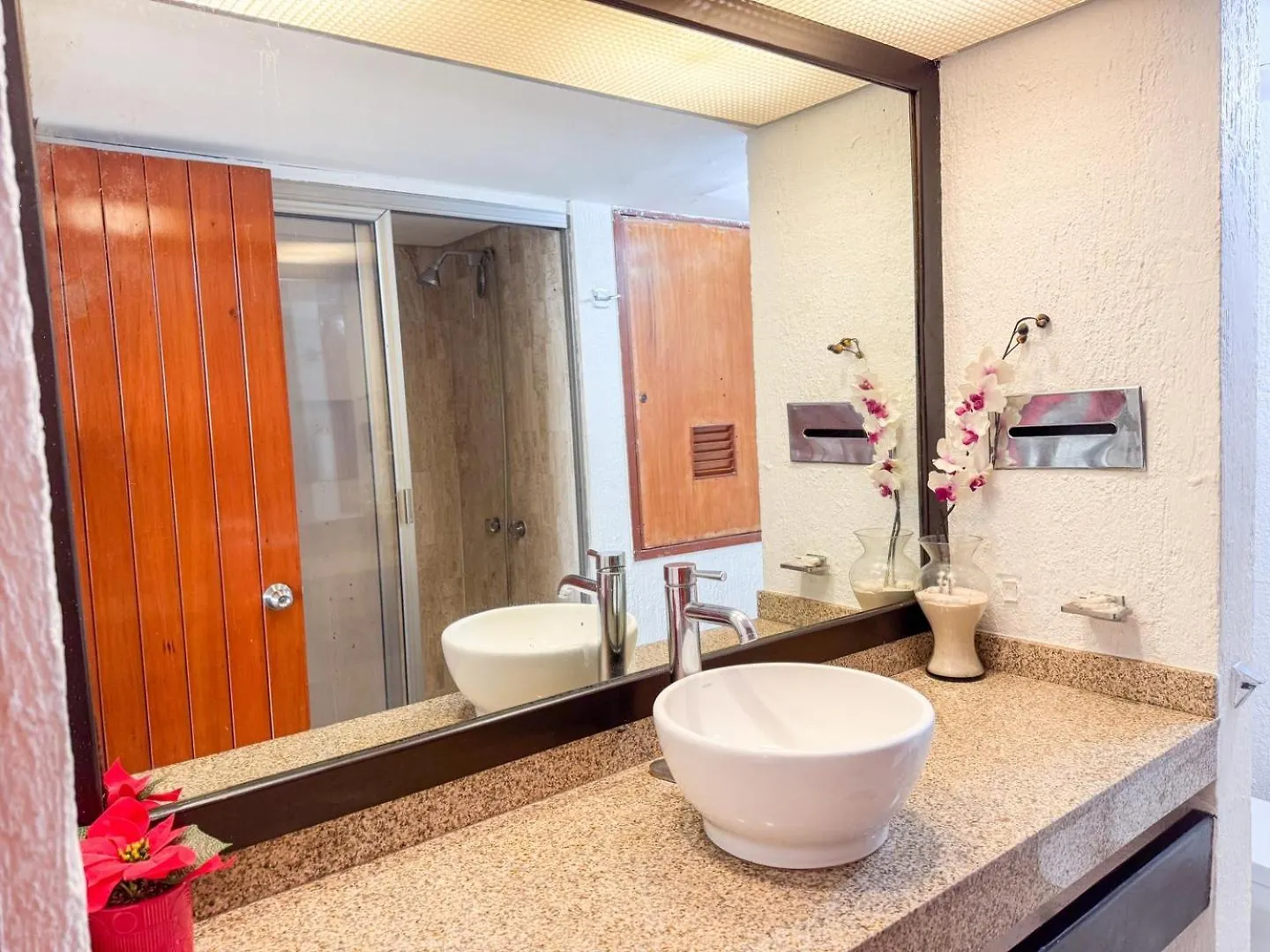 Condo With Lagoon View & Beach Access :) Κανκούν 0*,
