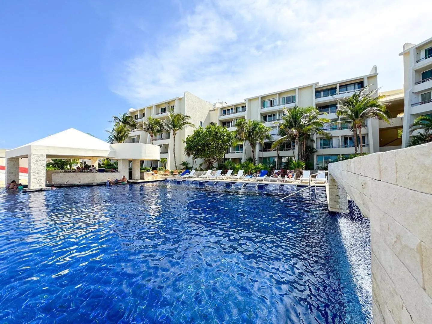 Condo With Lagoon View & Beach Access :) Cancun Apartment